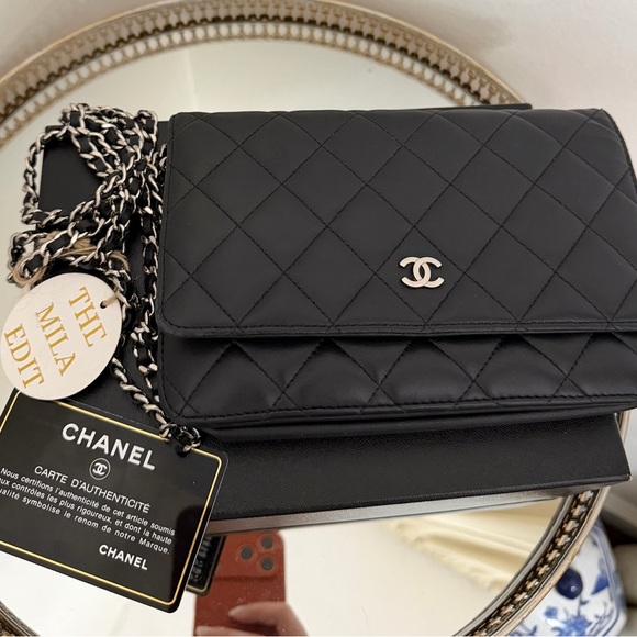 CHANEL LAMBSKIN WALLET ON CHAIN - Picture 14 of 16